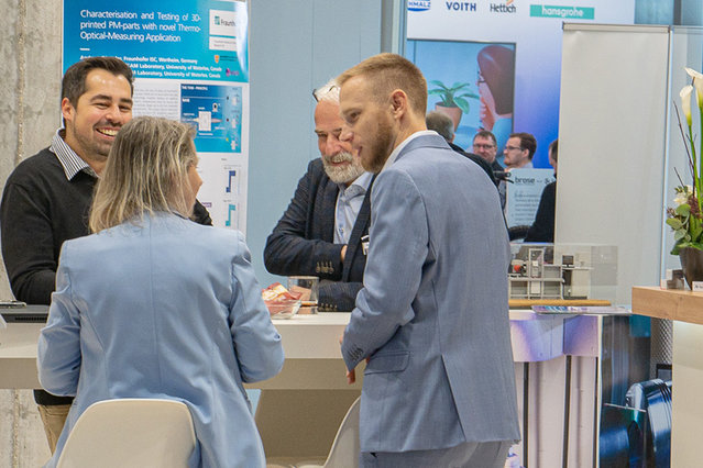 Customer-specific component requirements were discussed in a relaxed atmosphere Customer-specific component requirements were discussed in a relaxed atmosphere