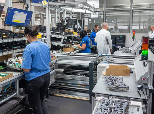 Automated 29-meter line at Ziehl-Abegg with eight assembly tables Automated 29-meter line at Ziehl-Abegg with eight assembly tables