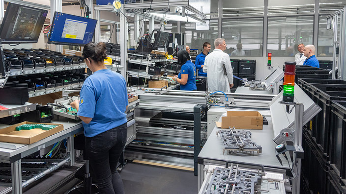 Automated 29-meter line at Ziehl-Abegg with eight assembly tables