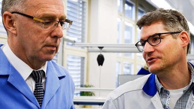 Good business partners: Meinrad Eckert (left), who has been with Ersa Sales for over 20 years, and Roger Frei, Manager Product Engineering & Technology at Enics Switzerland