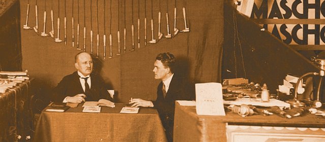 Ernst Sachs (left) as a participant at the spring trade fair in Leipzig in 1922