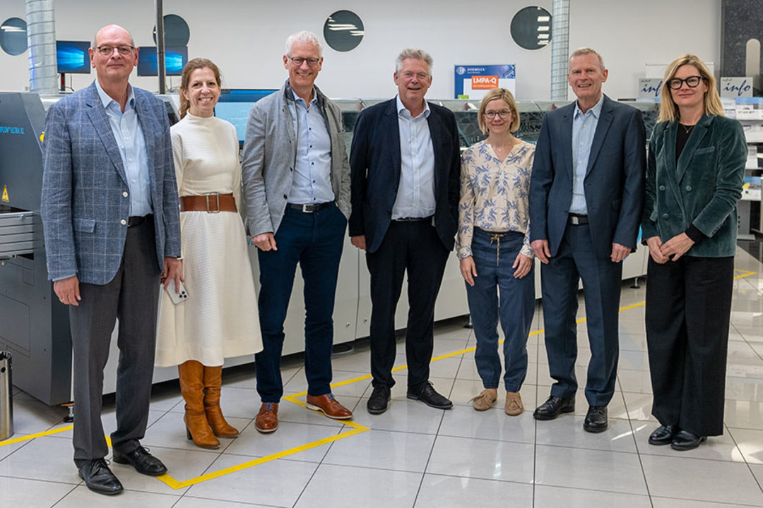 From left to right: Dr. Armin Kunz, Simone Berger, Dr. Dirk Löbermann, Rainer Kurtz (Chairman), Carolin Kurtz, Frank P. Averdung, Magdalena Kurtz From left to right: Dr. Armin Kunz, Simone Berger, Dr. Dirk Löbermann, Rainer Kurtz (Chairman), Carolin Kurtz, Frank P. Averdung, Magdalena Kurtz