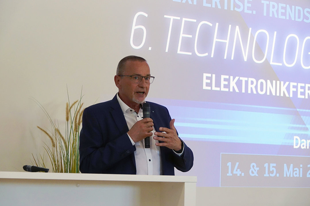 Hansjürgen Bolg, Head of Soldering Tools, Rework & Inspection at Ersa, welcomes the participants to the 6th Electronics Manufacturing Technology Forum