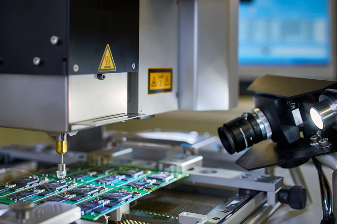 An Ersa HR 600 rework system is also used, especially for prototyping, to maintain the added value of the increasingly complex electronic assemblies An Ersa HR 600 rework system is also used, especially for prototyping, to maintain the added value of the increasingly complex electronic assemblies