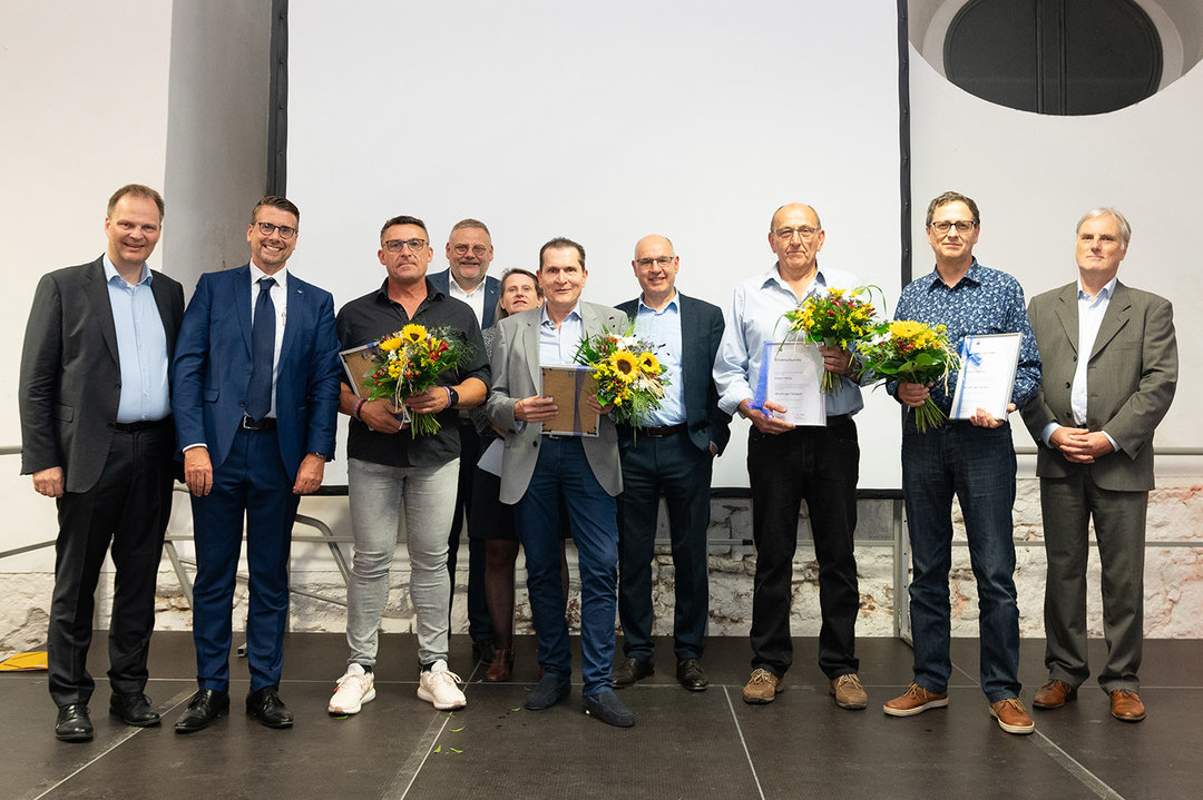 40 years with the company (from left): Dr. Michael Fischer, Massimo de Vivo, Michael Weiss, Thomas Mühleck, Dr. Astrid Rota, Jochen Diehm, Andrea Carta, Dieter Häfner, Herbert Kuhnert, Hubert Baren