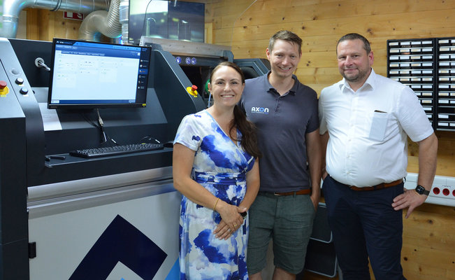 Strong partners: Martin Mader (center) with Sandra Paggen-Breu, General Manager Paggen GmbH, and Ersa Area Sales Manager Mark Birl