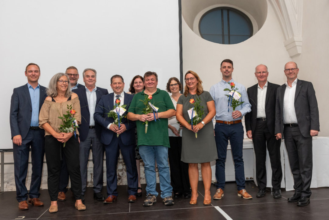 15 years with the company (from left to right): Matthias Hofmann, Managing Director Kurtz GmbH; Heike Ebert (15), Thomas Mühleck, CFO Kurtz Holding; Uwe Rothaug, Managing Director Kurtz GmbH; Jürgen Geiger (15), Gitte Mattern (15), Karl-Heinz Zang (15), 15 years with the company (from left to right): Matthias Hofmann, Managing Director Kurtz GmbH; Heike Ebert (15), Thomas Mühleck, CFO Kurtz Holding; Uwe Rothaug, Managing Director Kurtz GmbH; Jürgen Geiger (15), Gitte Mattern (15), Karl-Heinz Zang (15), S