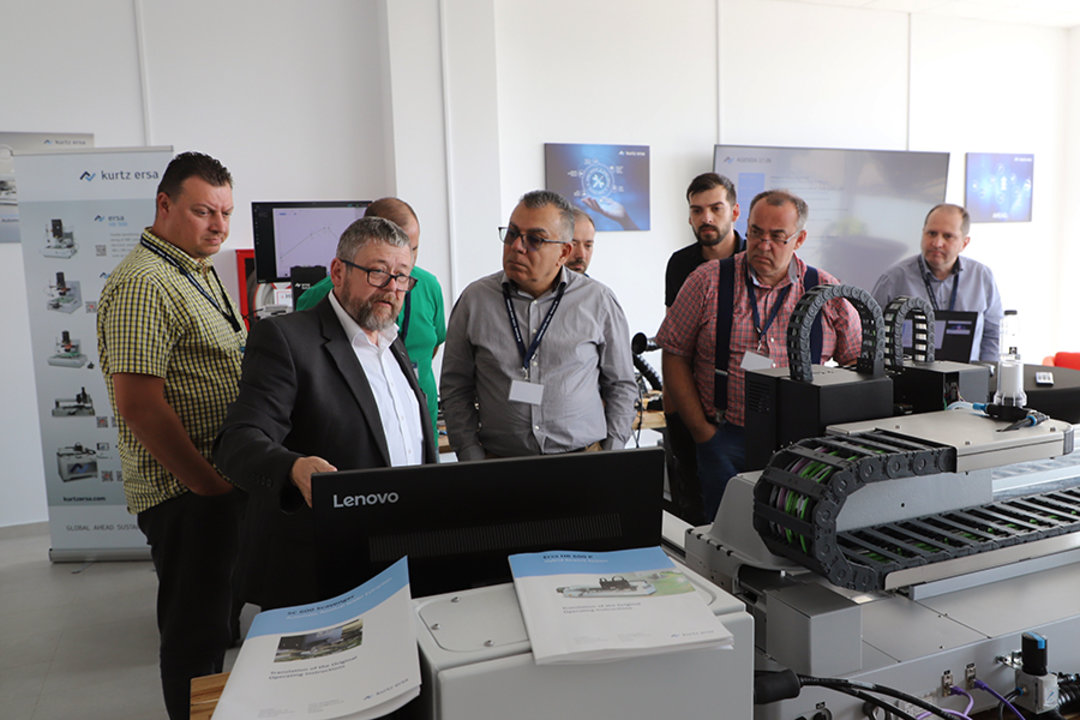 Ersa Area Sales Manager Frank Kappel (white shirt) explains how an Ersa rework system works at the Technology Day in Romania