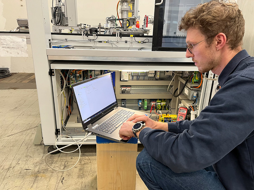 Proactively always close to the customer: SCHILLER AUTOMATION´s service