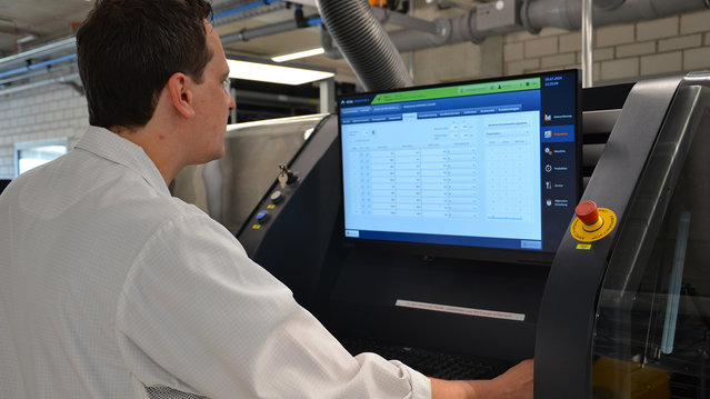 Each solder joint is assigned individual parameters in order to achieve optimum product quality; programming takes place offline or - as shown here - directly on the VERSAFLOW 4/55