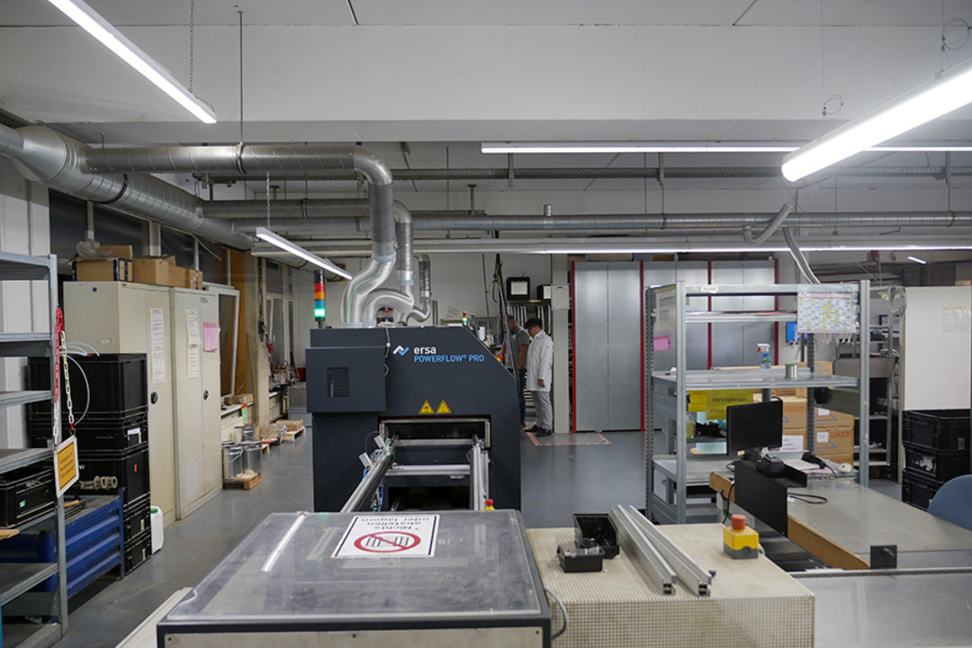 Well-structured electronics production at ESW, here a view of the POWERFLOW PRO