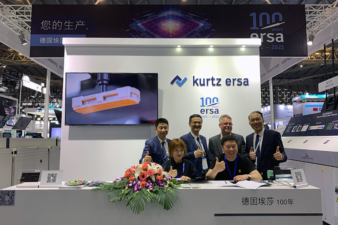 The Kurtz Ersa Asia team at NEPCON China 2021 (back from left to right): Area Sales Manager Jim Guo, General Manager David Chen, Technical Key Account Manager Mark Dagelinckx and Vice General Manager Gerald Xie – in the foreground our customer from Qing The Kurtz Ersa Asia team at NEPCON China 2021 (back from left to right): Area Sales Manager Jim Guo, General Manager David Chen, Technical Key Account Manager Mark Dagelinckx and Vice General Manager Gerald Xie – in the foreground our customer from QingDa