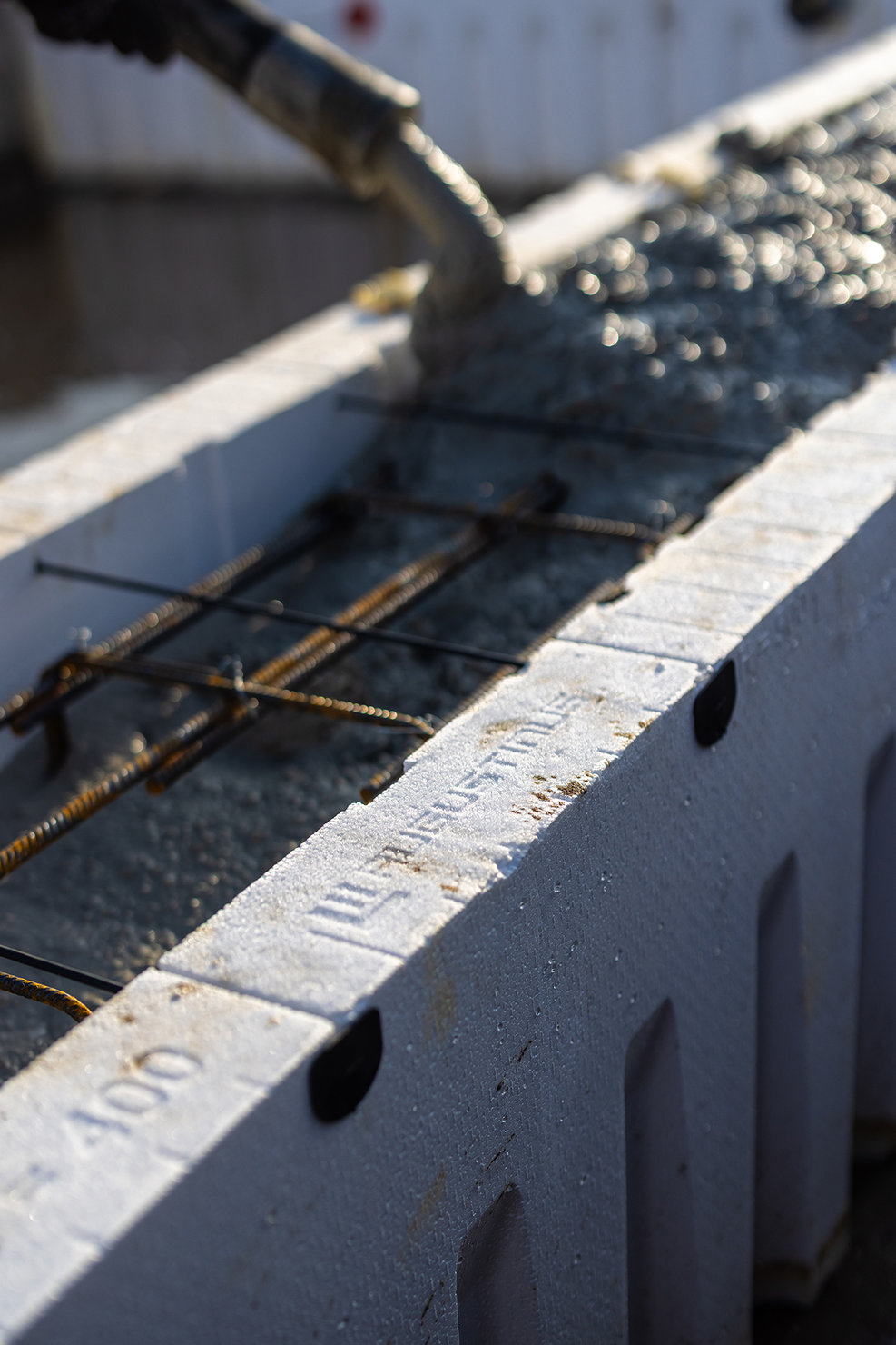 Das U-Schalen-Element in seiner Anwendung beim Betonieren eines Fundaments