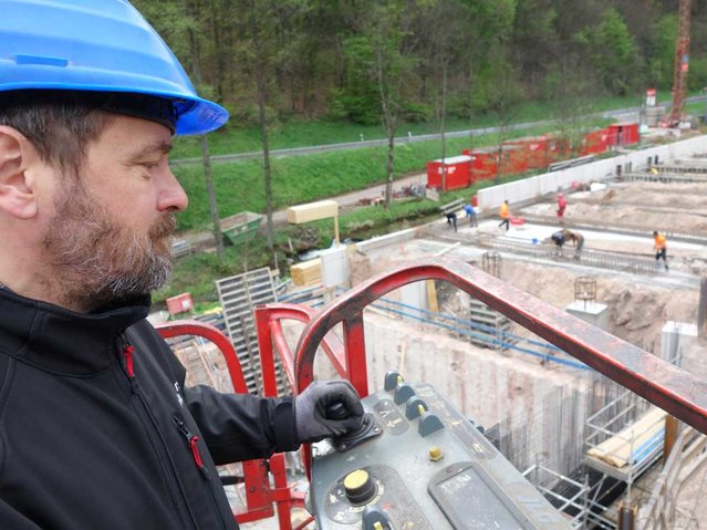 Horst Ostrowski, Head of maintenance and construction documentation at the Kurtz Eisengießerei, has to deal with many things concerning the Smart Foundry Project - from time to time he likes to go up in the air