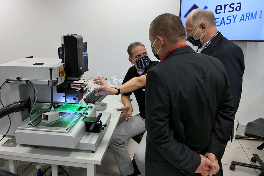 In the field of repair soldering, Ersa offers the complete range from the inexpensive entry-level model to the fully automated system for XL-size electronic assemblies - the high process reliability of the systems is impressive