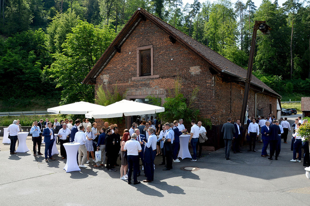 Get-together at midsummer temperatures ...