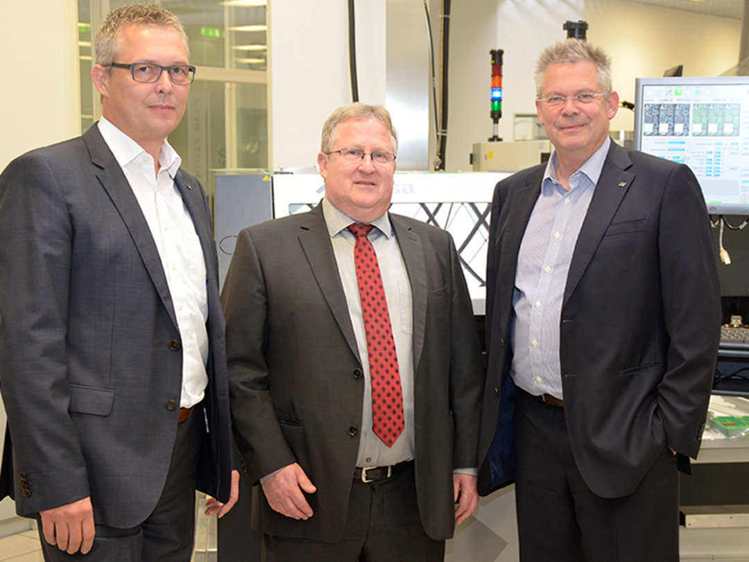 Successful cooperation: Reinhard Foegelle, Managing Director of the Dr. Farassat-Stiftung (middle), with Ersa Development Director Michael Schäfer (l.) and Ersa CEO Rainer Kurtz Successful cooperation: Reinhard Foegelle, Managing Director of the Dr. Farassat-Stiftung (middle), with Ersa Development Director Michael Schäfer (l.) and Ersa CEO Rainer Kurtz