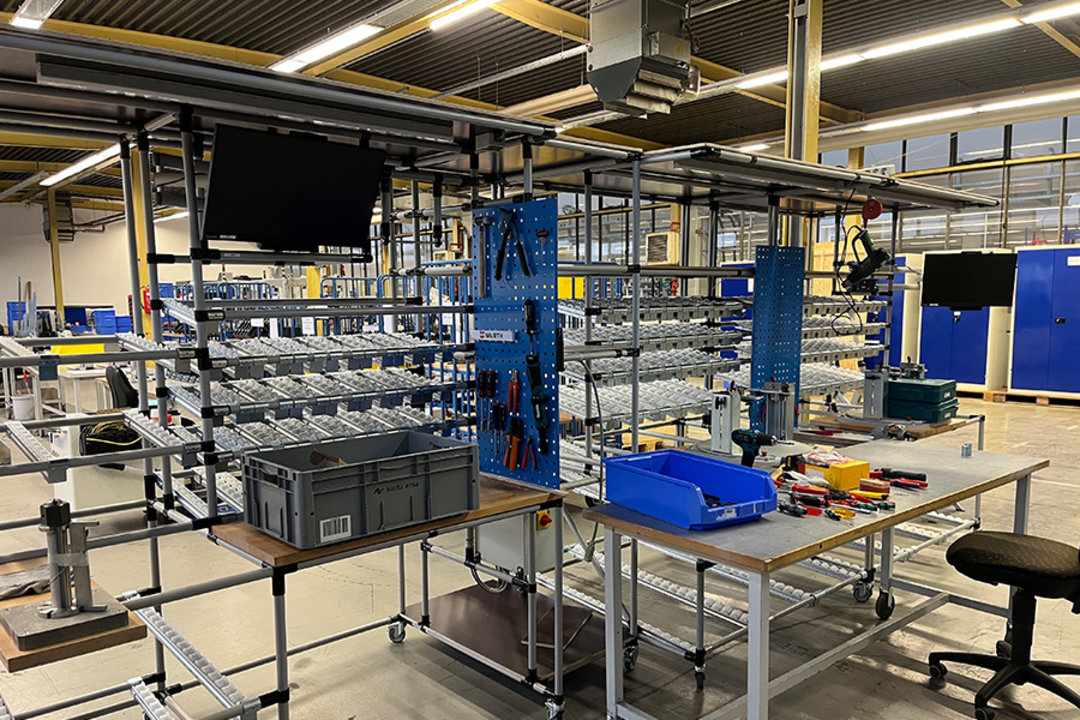 SCHILLER Automation (Sonnenbühl): Workstation for double crucible assembly (electronics production)