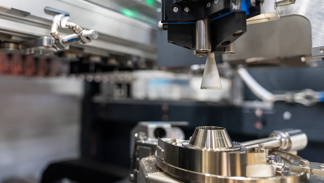 Another step towards autonomous production – the automatic nozzle changer enables product changes without manual intervention Another step towards autonomous production – the automatic nozzle changer enables product changes without manual intervention