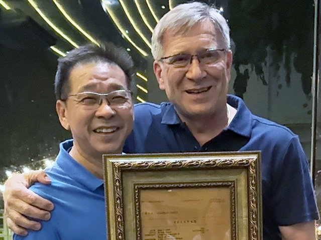 Remastered fax from 1995 as a token of appreciation for the successful 30-year partnership between Kurtz Ersa and Long Shine - Ivan Cheah (left), Bernd Schenker Remastered fax from 1995 as a token of appreciation for the successful 30-year partnership between Kurtz Ersa and Long Shine - Ivan Cheah (left), Bernd Schenker