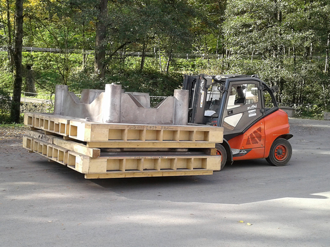 Kurtz iron cast model truck in use